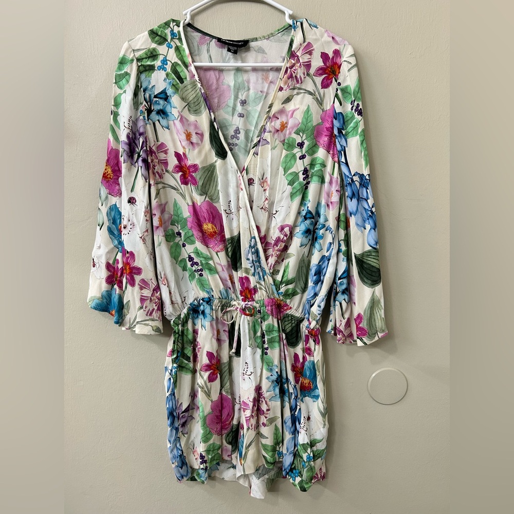 Fifteen Twenty Multicolor Floral V-Neck Romper 3/4 Bell Sleeve Tie Waist Sz M